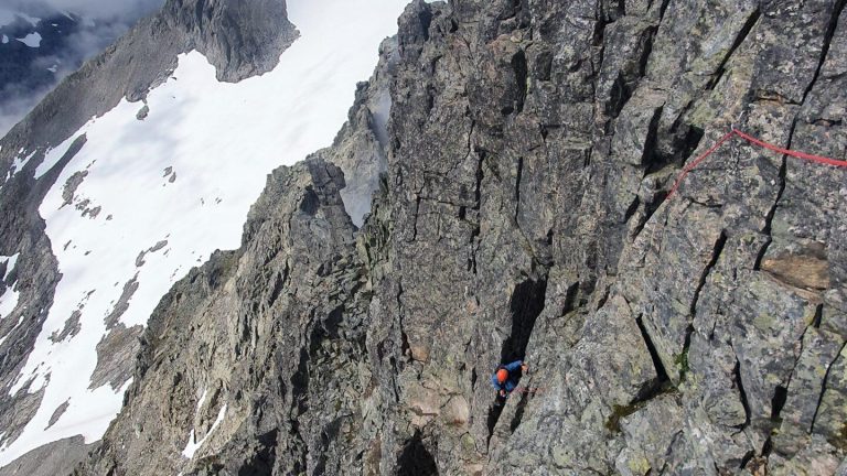 Kvanndalstind med fjellfører