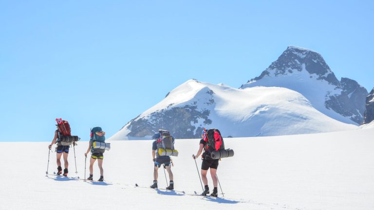 Lodalskåpa med fjellfører