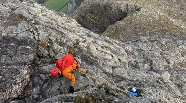 Romsdalshorn med fjellfører